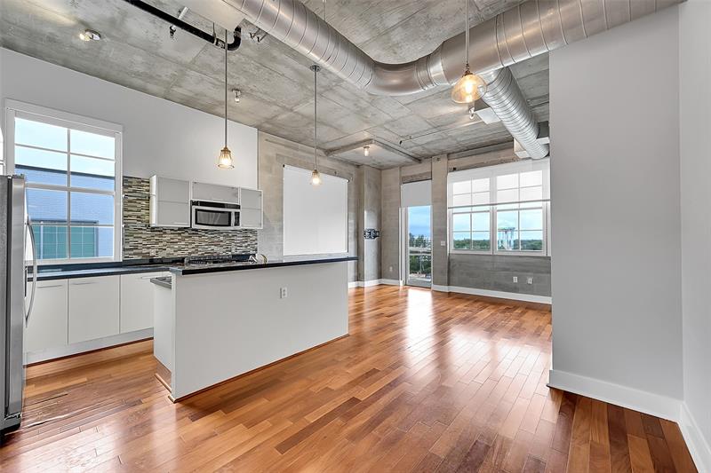 Image 3 of 31 For 411 1st Ave  606