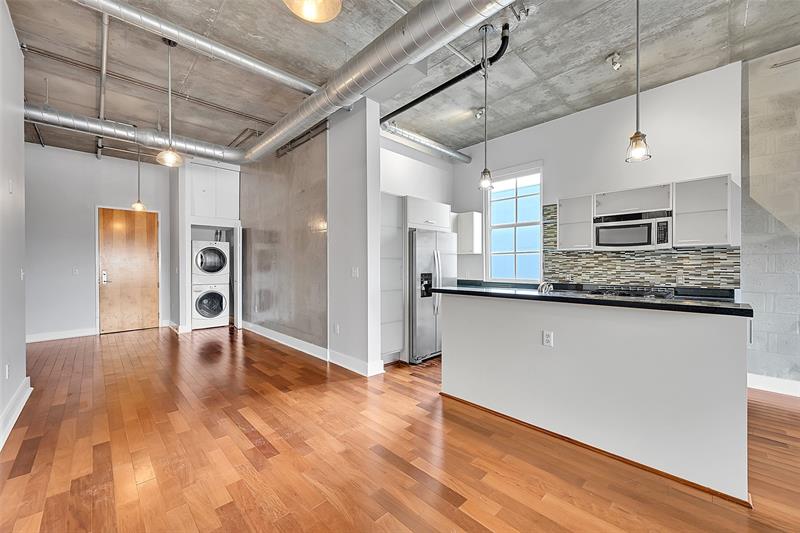 Image 7 of 31 For 411 1st Ave  606
