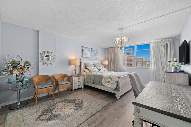 Image 10 of 33 For 1849 Ocean Dr  1112