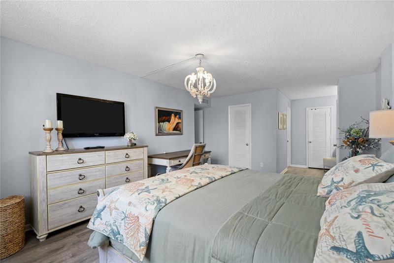 Image 12 of 33 For 1849 Ocean Dr  1112