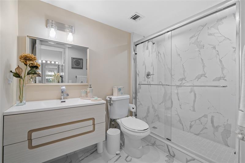 Image 14 of 33 For 1849 Ocean Dr  1112
