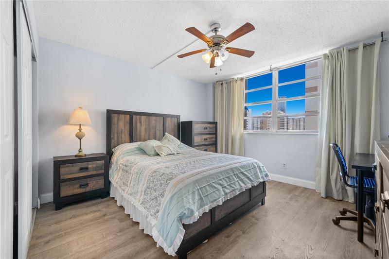 Image 15 of 33 For 1849 Ocean Dr  1112