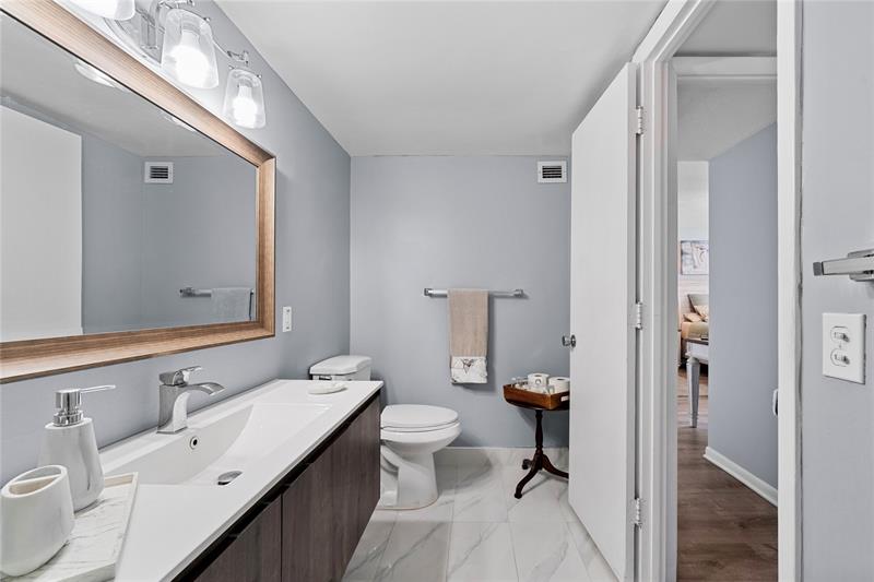 Image 17 of 33 For 1849 Ocean Dr  1112
