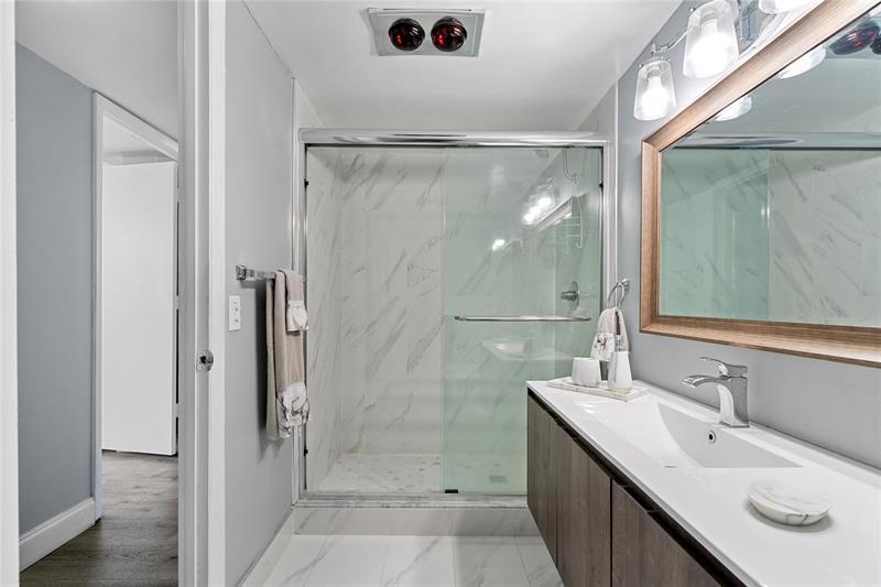 Image 18 of 33 For 1849 Ocean Dr  1112