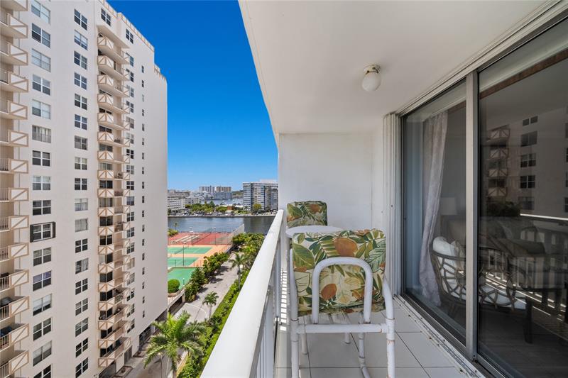 Image 21 of 33 For 1849 Ocean Dr  1112