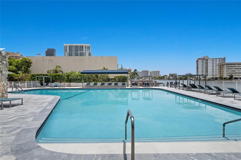 Image 27 of 33 For 1849 Ocean Dr  1112