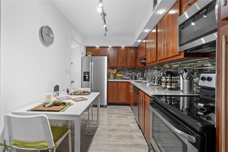 Image 8 of 33 For 1849 Ocean Dr  1112