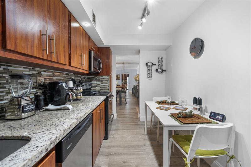 Image 9 of 33 For 1849 Ocean Dr  1112