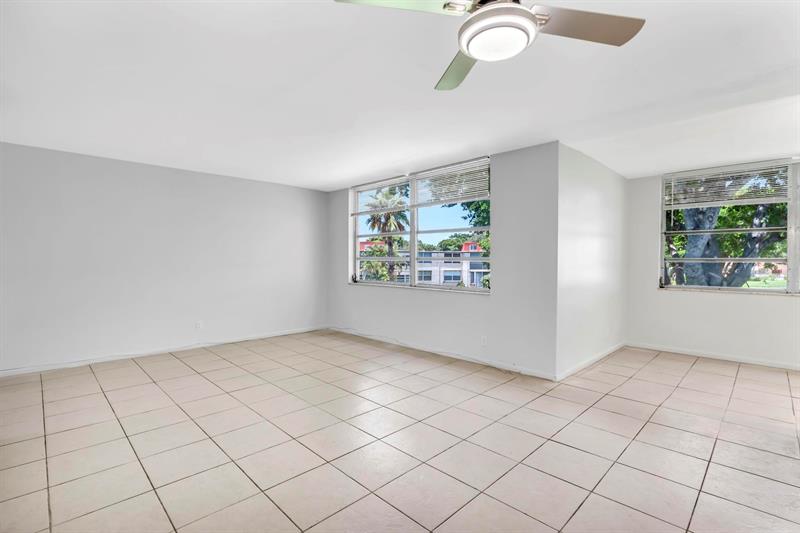 Image 12 of 40 For 17 Willowbrook Ln  204