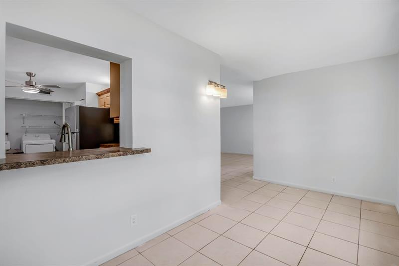 Image 13 of 40 For 17 Willowbrook Ln  204