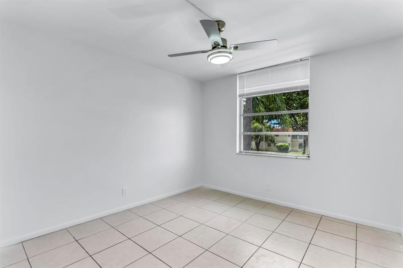 Image 18 of 40 For 17 Willowbrook Ln  204