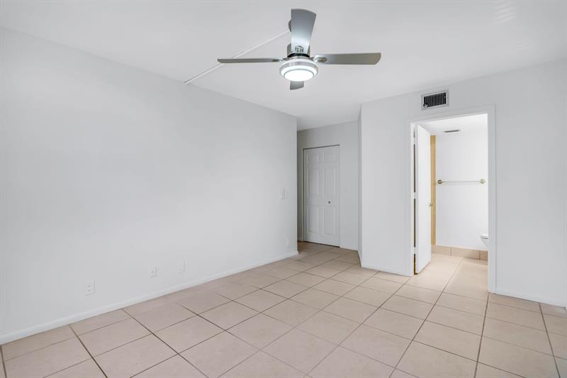 Image 21 of 40 For 17 Willowbrook Ln  204
