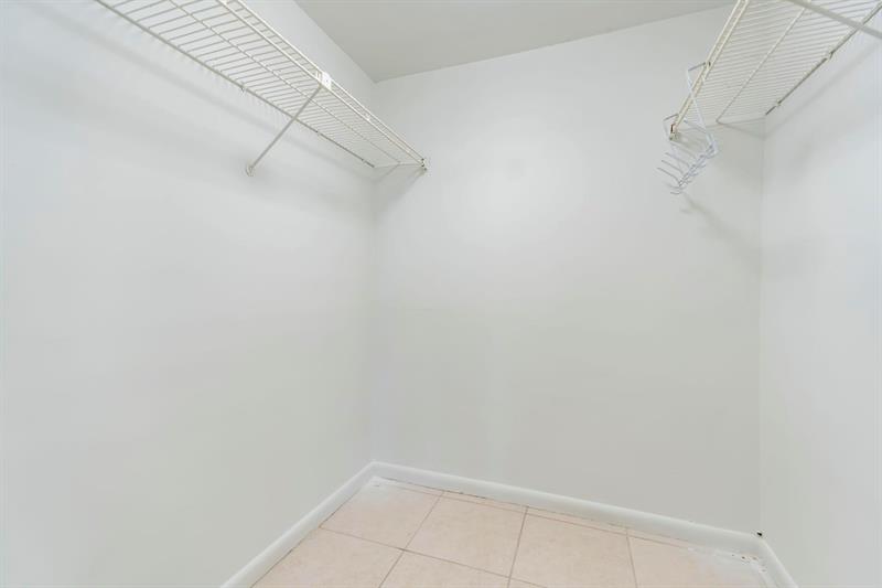 Image 24 of 40 For 17 Willowbrook Ln  204