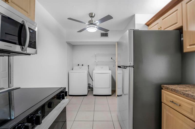Image 6 of 40 For 17 Willowbrook Ln  204