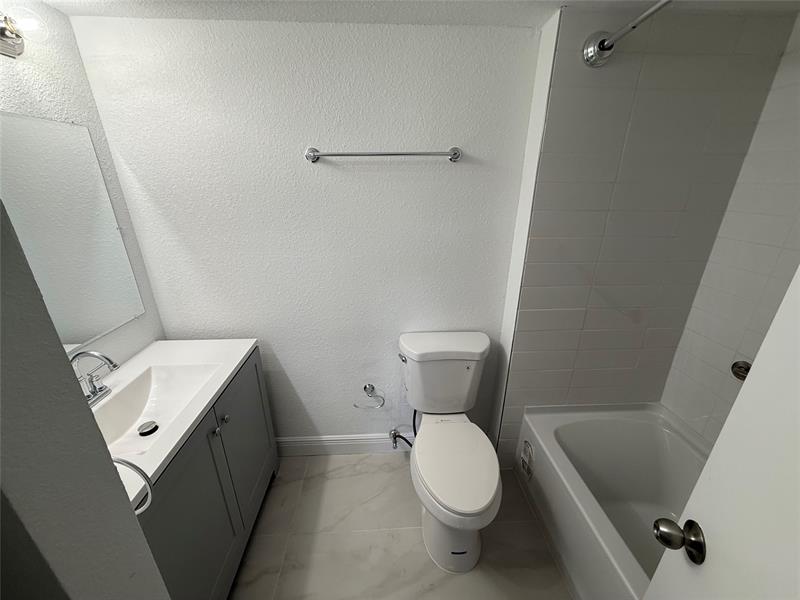 Image 9 of 9 For 4990 Sabal Palm Blvd  202