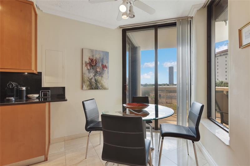 Image 11 of 37 For 20191 Country Club Dr  510