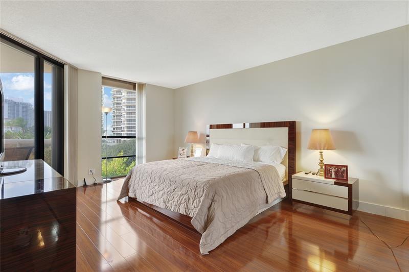Image 13 of 37 For 20191 Country Club Dr  510