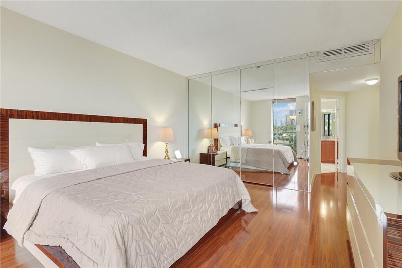 Image 14 of 37 For 20191 Country Club Dr  510