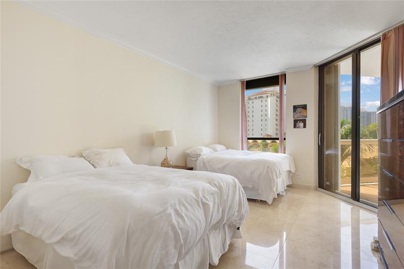 Image 16 of 37 For 20191 Country Club Dr  510