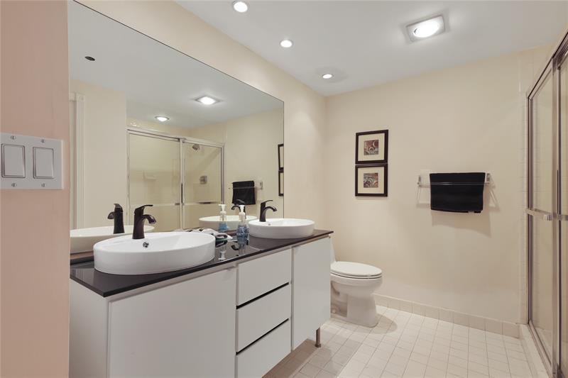 Image 18 of 37 For 20191 Country Club Dr  510