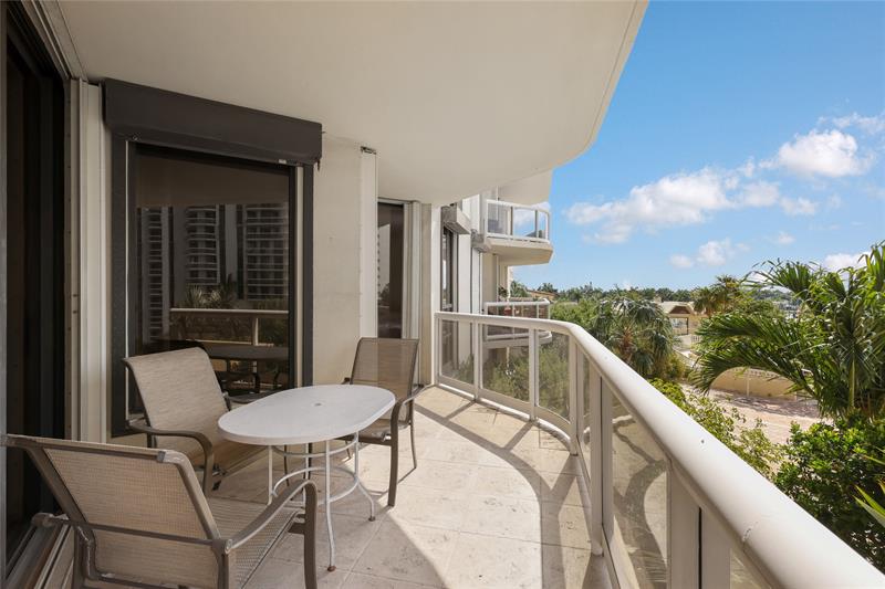 Image 21 of 37 For 20191 Country Club Dr  510