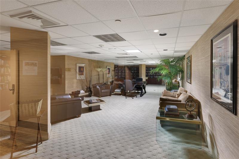 Image 29 of 37 For 20191 Country Club Dr  510