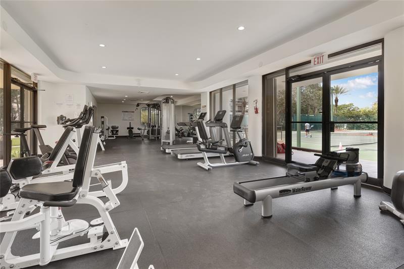 Image 30 of 37 For 20191 Country Club Dr  510