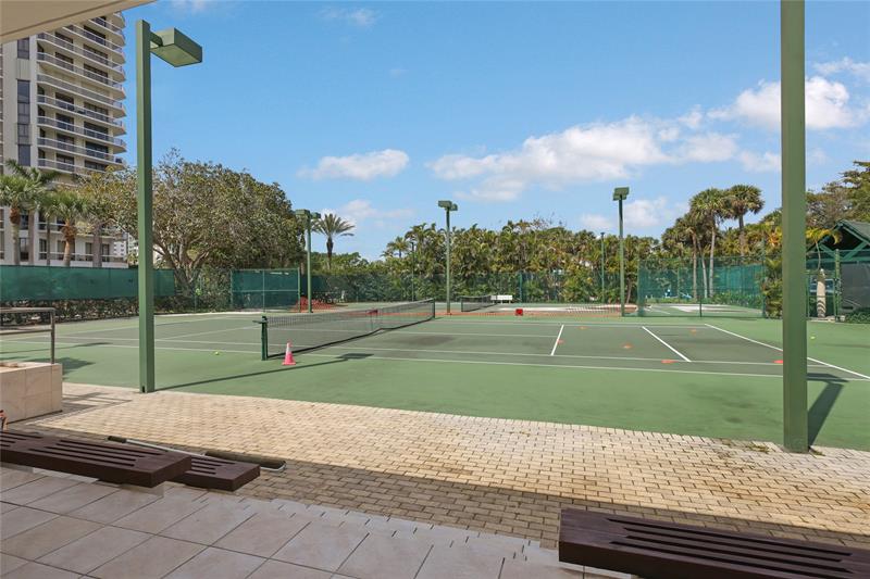 Image 31 of 37 For 20191 Country Club Dr  510