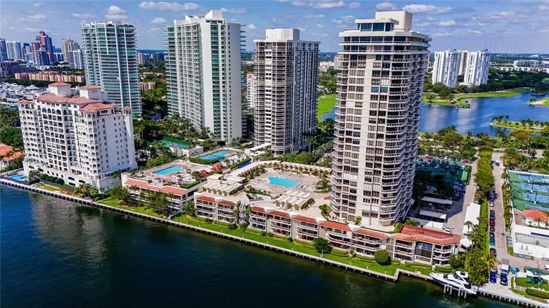 Image 32 of 37 For 20191 Country Club Dr  510