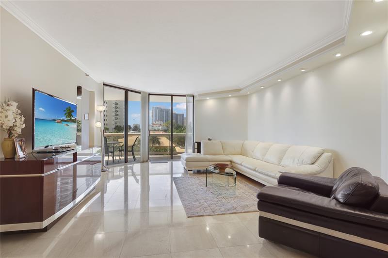 Image 6 of 37 For 20191 Country Club Dr  510
