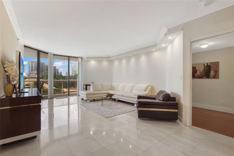Image 7 of 37 For 20191 Country Club Dr  510