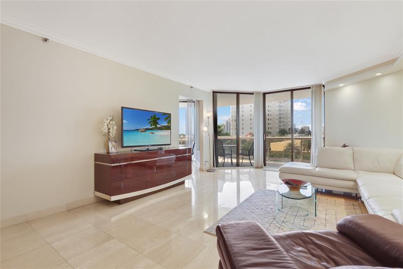 Image 8 of 37 For 20191 Country Club Dr  510