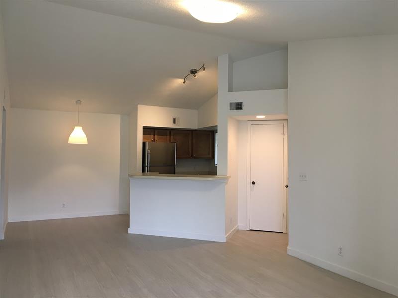 Image 3 of 11 For 3310 Pinewalk Dr N  1822