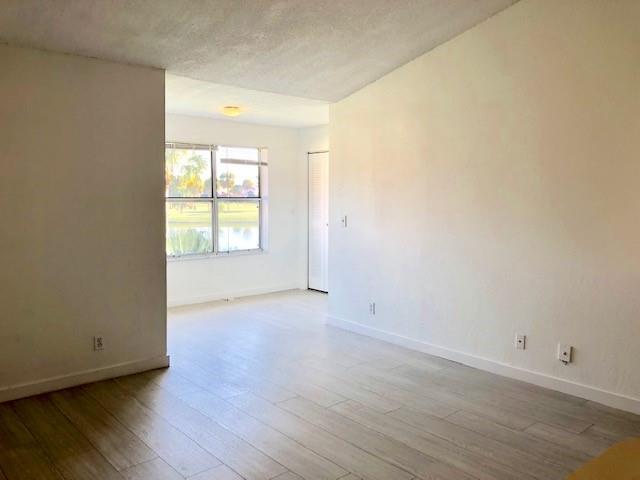 Image 5 of 11 For 3310 Pinewalk Dr N  1822
