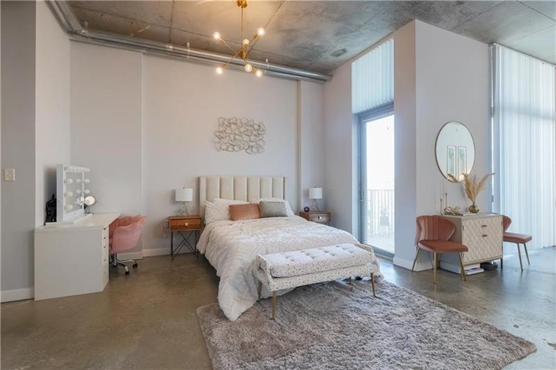 Image 12 of 29 For 2100 Van Buren St  308