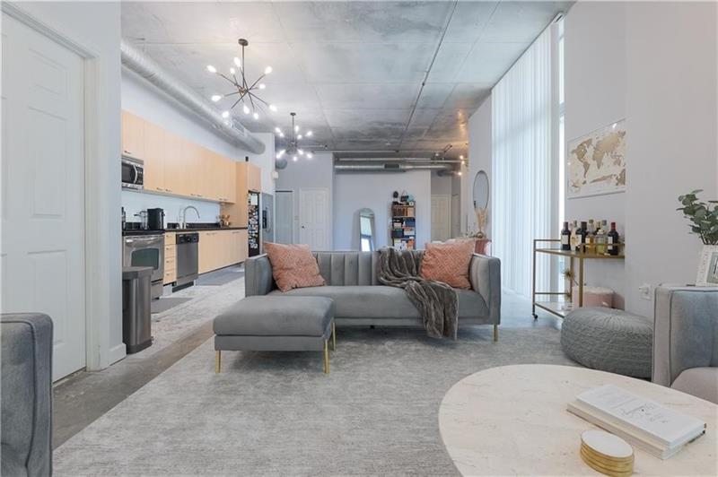 Image 17 of 29 For 2100 Van Buren St  308