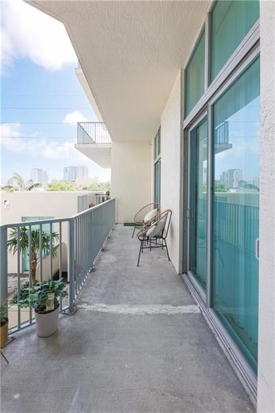 Image 23 of 29 For 2100 Van Buren St  308