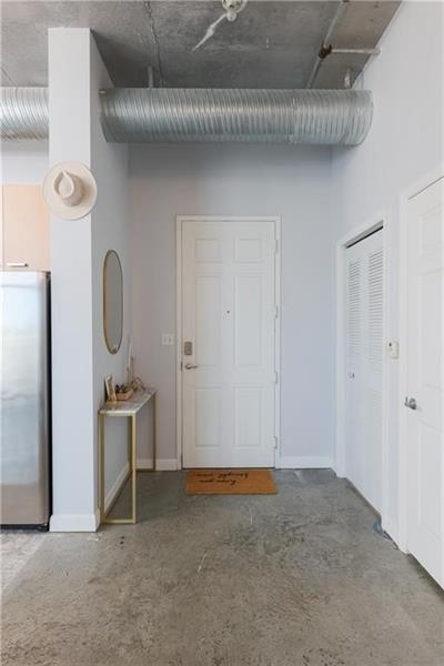 Image 6 of 29 For 2100 Van Buren St  308