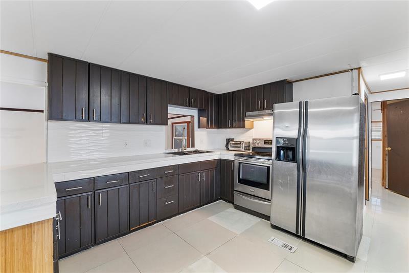 Image 3 of 23 For 2710 Marina Dr