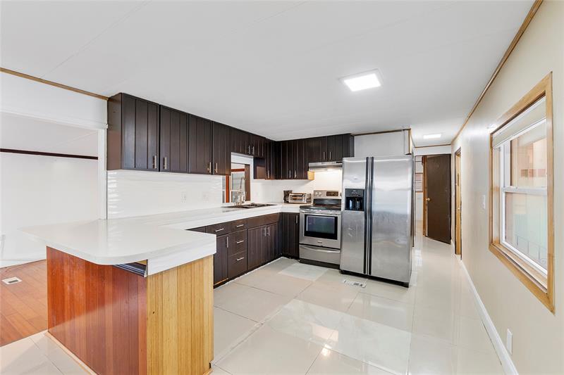 Image 4 of 23 For 2710 Marina Dr