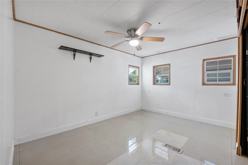 Image 7 of 23 For 2710 Marina Dr