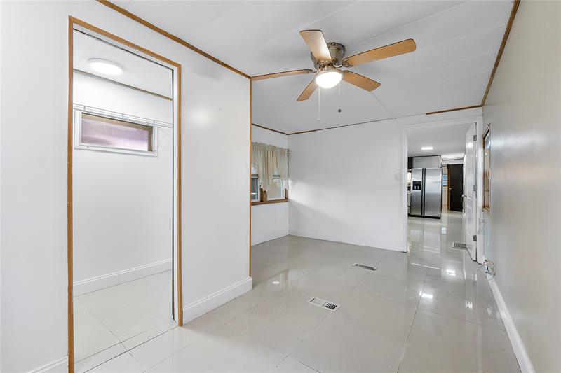 Image 8 of 23 For 2710 Marina Dr