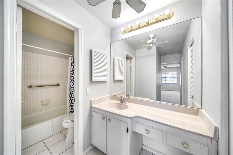 Image 23 of 36 For 150 Cypress Club Dr  528