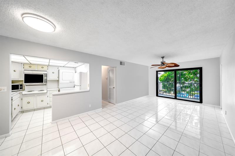 Image 3 of 36 For 150 Cypress Club Dr  528