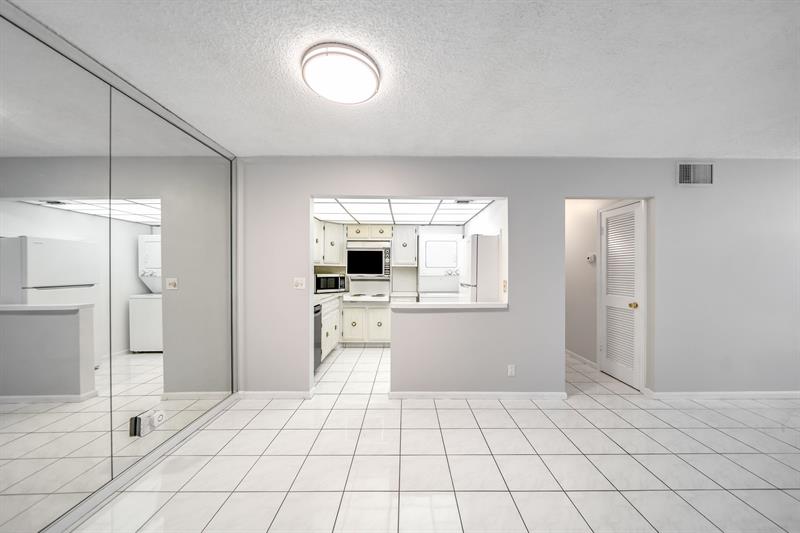 Image 4 of 36 For 150 Cypress Club Dr  528