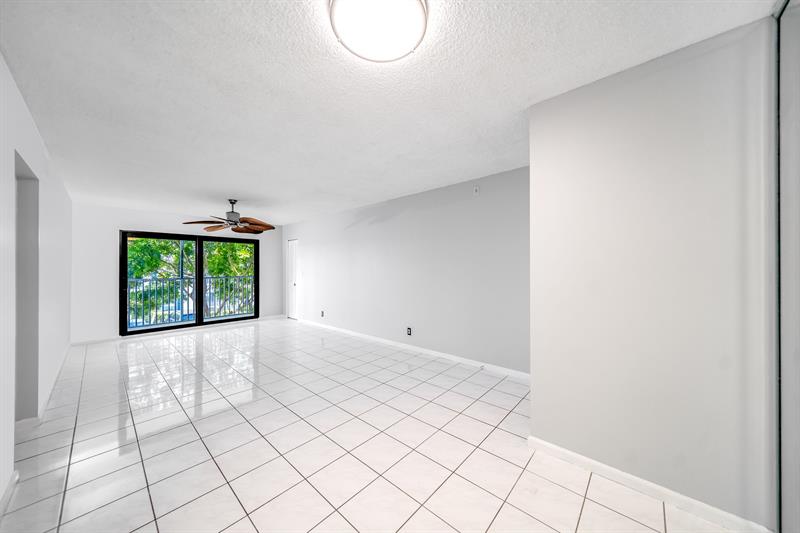 Image 5 of 36 For 150 Cypress Club Dr  528