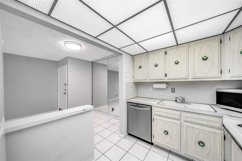 Image 7 of 36 For 150 Cypress Club Dr  528