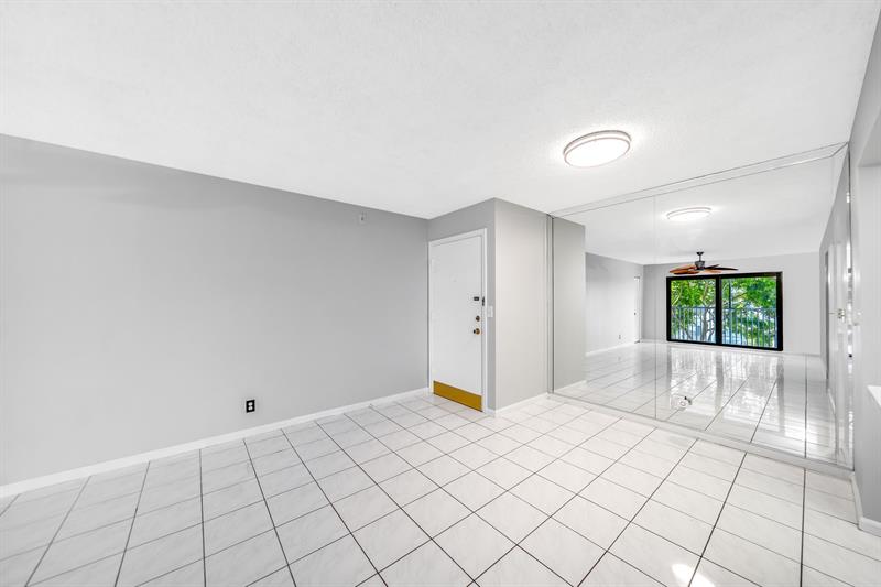 Image 9 of 36 For 150 Cypress Club Dr  528