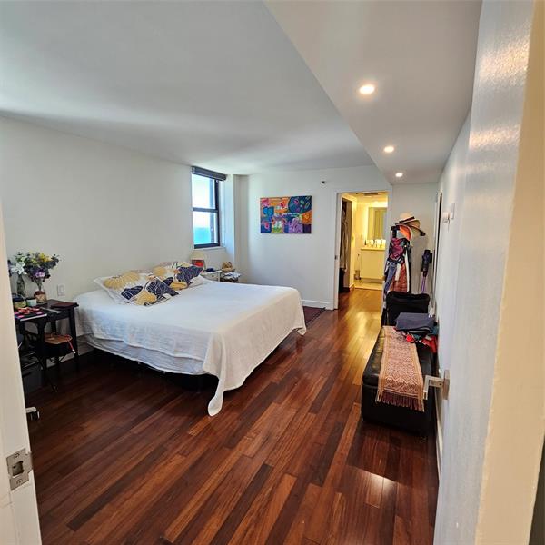 Image 10 of 28 For 2625 Collins Ave  1408