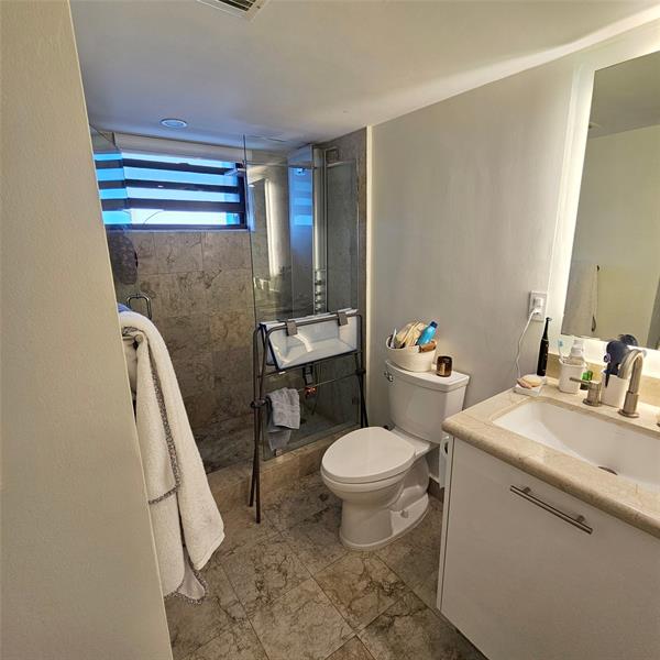 Image 15 of 28 For 2625 Collins Ave  1408